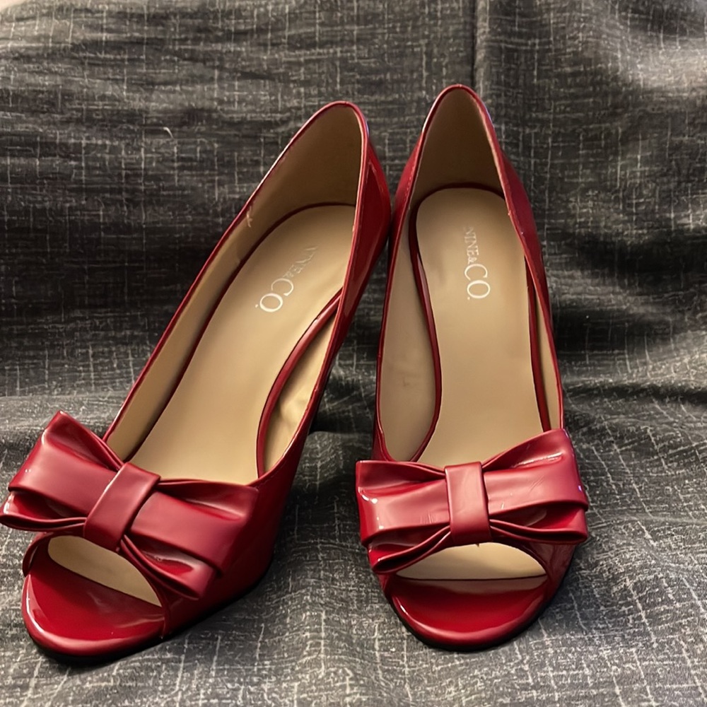 Nine & Co. Red open toe heels with red bow.